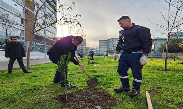 Karşıyaka Meyve Bahçeleriyle Renkleniyor