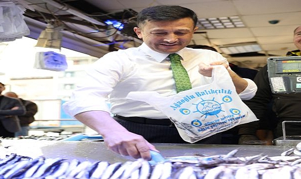 Balık Tezgahının Başına Geçen Hamza Dağ’dan Renkli Görüntüler