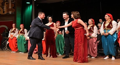 Başkan Tugay, Balkan ezgilerine eşlik etti