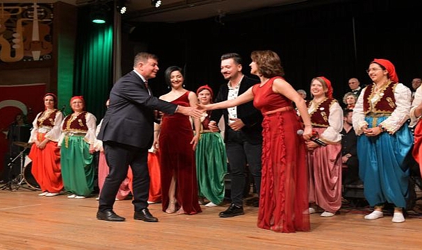 Başkan Tugay, Balkan ezgilerine eşlik etti