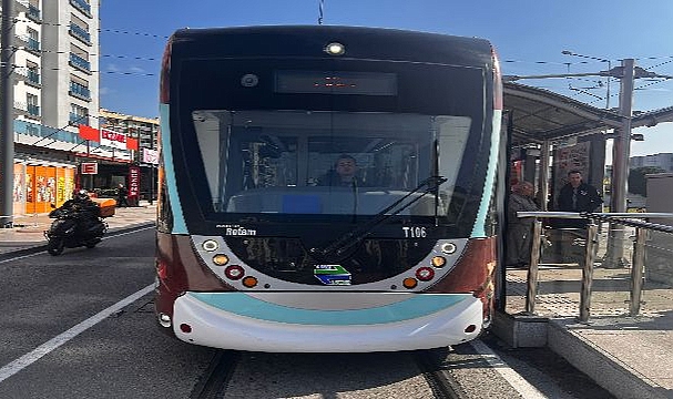Çiğli Tramvayı “Kırmızı” ve “Mavi” hatla İzmirlilerin hizmetinde