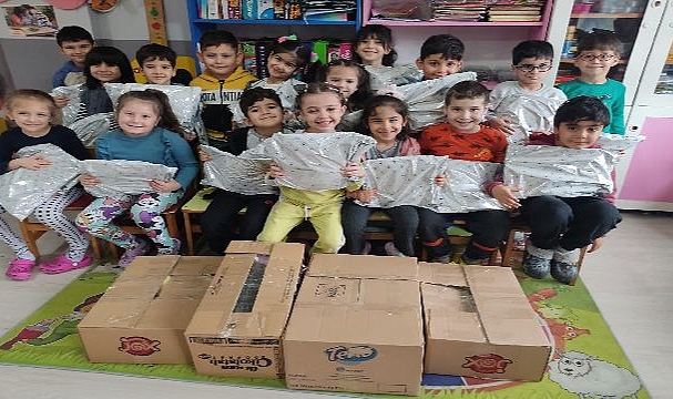 İzmir İl Milli Eğitim Müdürlüğü depremzedeleri yalnız bırakmadı