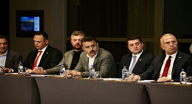Başkan Tugay ilçe belediye başkanlarıyla toplantı yaptı