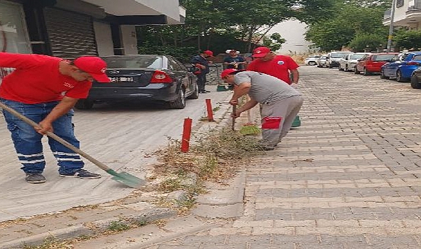 Menderes Belediyesi’nde Yol Temizliği