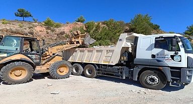 Efes Selçuk’ta Moloz Temizliği: Büyükşehir İle Ortak Çalışmalar Devam Ediyor