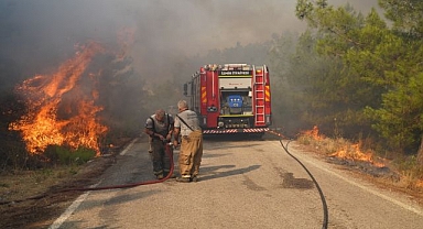  Urla'da Çıkan Yangına Müdahale Sürüyor