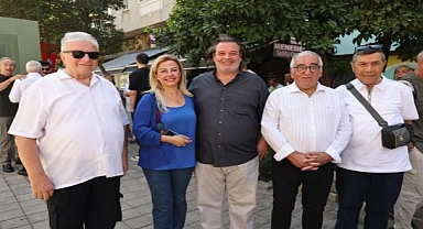 Usta Gazeteci İsmail Sivri Alsancak’taki Heykeli Önünde Anıldı