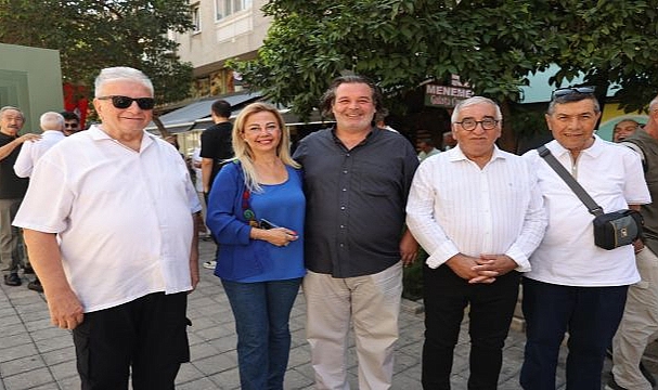 Usta Gazeteci İsmail Sivri Alsancak’taki Heykeli Önünde Anıldı