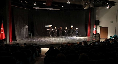 Menderes, İlk Kez Tiyatro Festivali’ndeydi