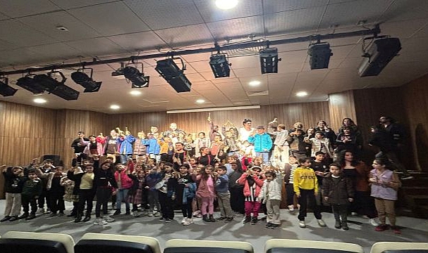 Çocuklar Sinema Ve Tiyatroyla Buluşturuldu