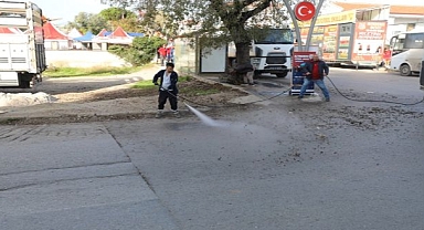 Menderes’te Caddeler Tertemiz