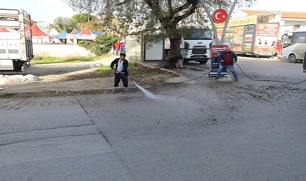 Menderes’te Caddeler Tertemiz