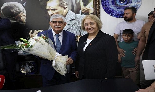 Menderes’in İlk Kadın Başkanı Koltuğa Oturdu